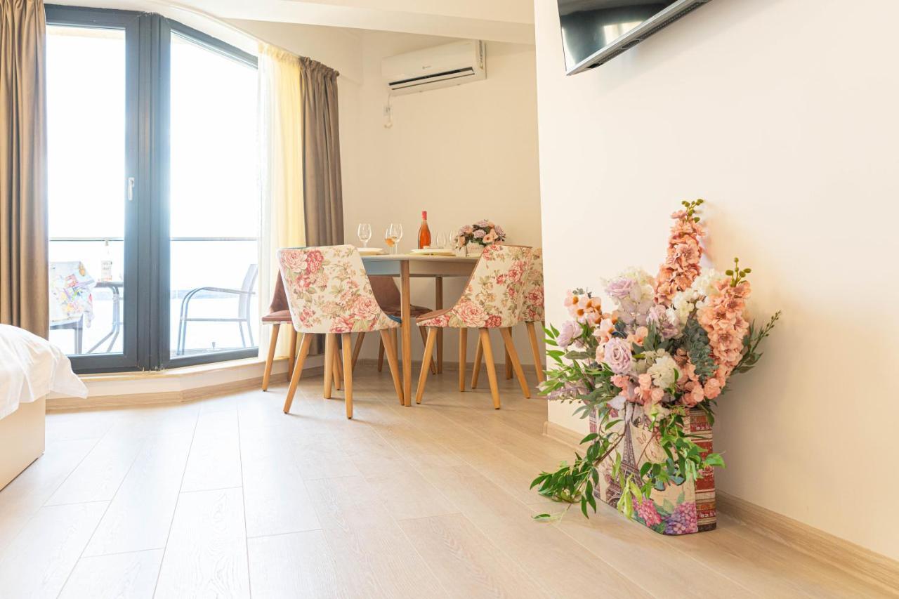 Apartament Le Bonheur Deux Solid Residence Butoaie ママイア エクステリア 写真